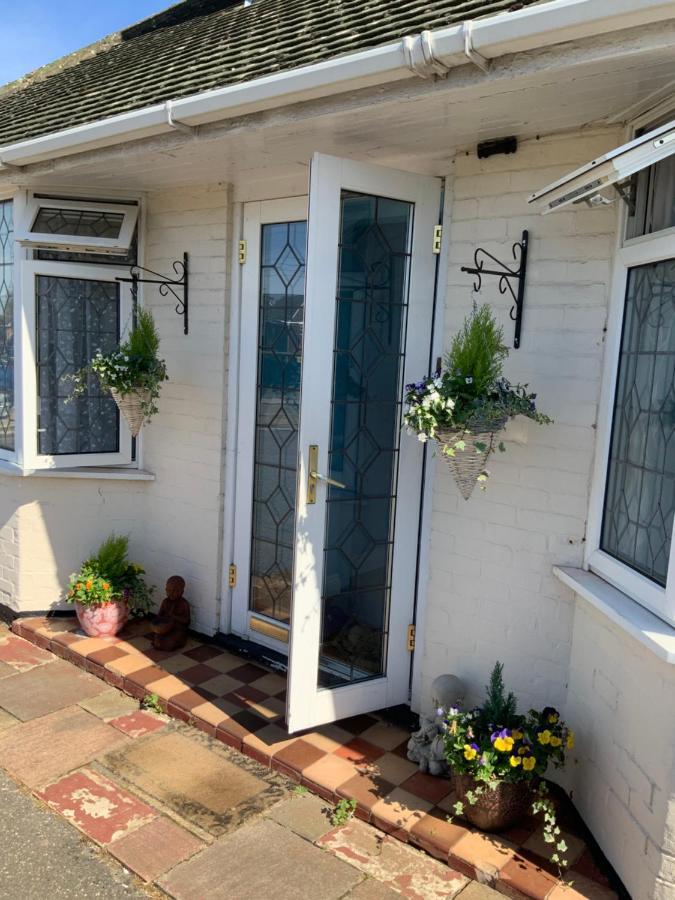 Stanwell Stansted Airport Bed & Breakfast Takeley Екстериор снимка